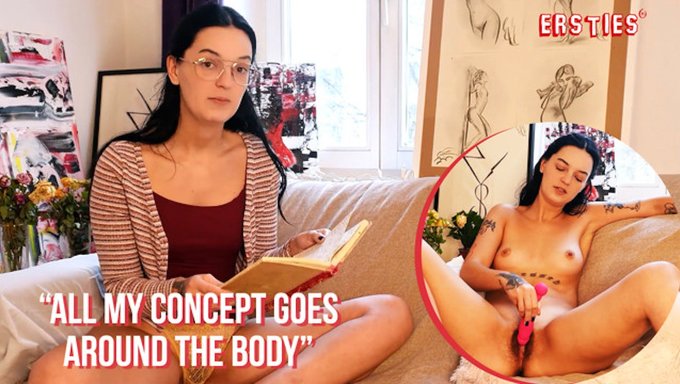 Pinko Kendi Şiirini Okurken Bir Vibratörle Kendini Tatmin Ediyor