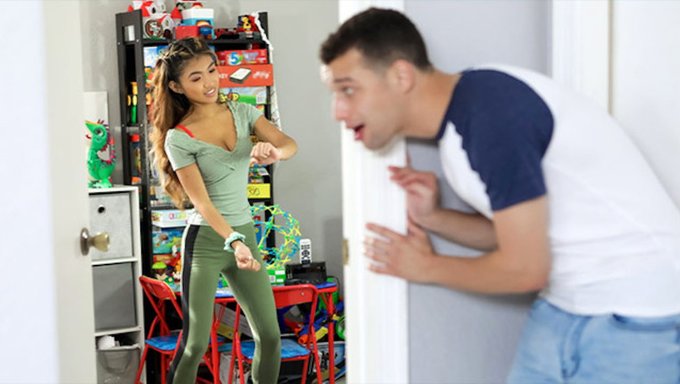 Minik Asyalı Üvey Kız Kardeş, Tiktok'Ta Tutkulu Bir Sürüşle Viral Oluyor
