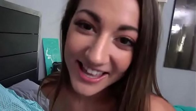 Lily Adams, Asla Sperme Doymayan Üvey Kız Kardeş.
