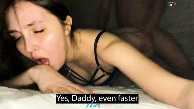 Üvey Baba Ve Üvey Kızı Oral Ve Vajinal Seks Partisine Katılıyorlar