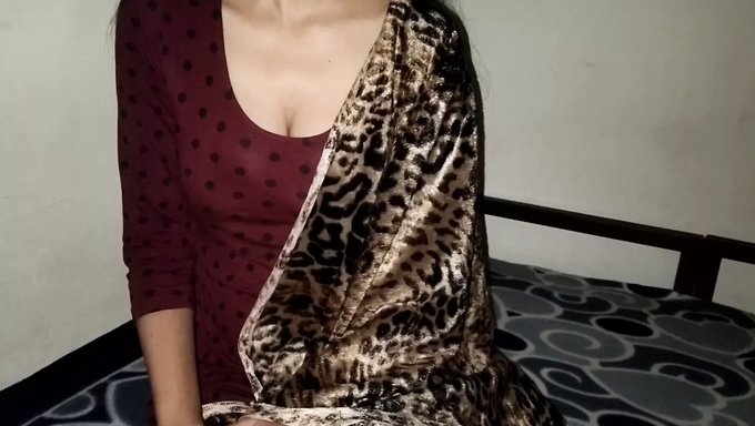 Okuldan Sonra Genç Kız Sıkı Amını Bir Cowgirl Tarafından Yalatıyor