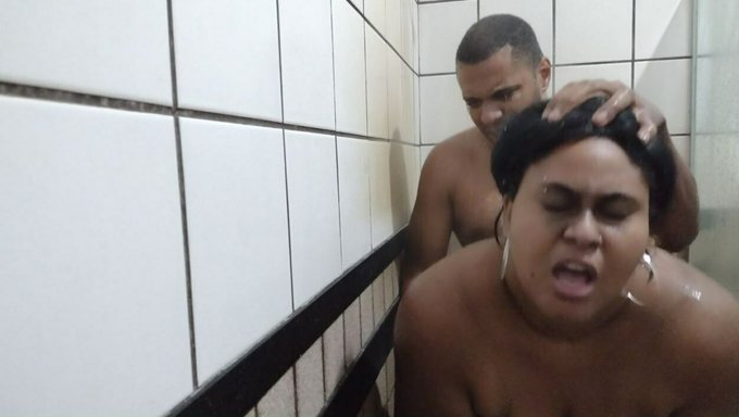 Genç 18 Yaşındaki Brezilyalı Genç, Bu Ateşli Videoda Kardeşiyle Yaramazlık Yapıyor
