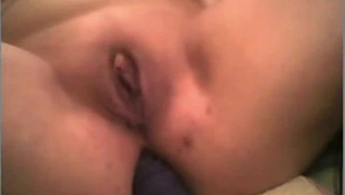 Seksi Şişman Kadınlar Oyuncaklarla Anal Oyunun Tadını Çıkarıyor