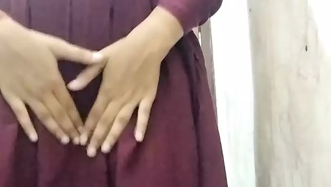 Mastürbasyon Ve Parmaklama: Hintli Kız Riyaa'Nın Tam 20 Yaşındaki Videosu