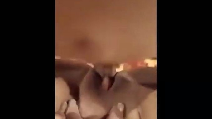 Göğüslü Güzellik Mozza