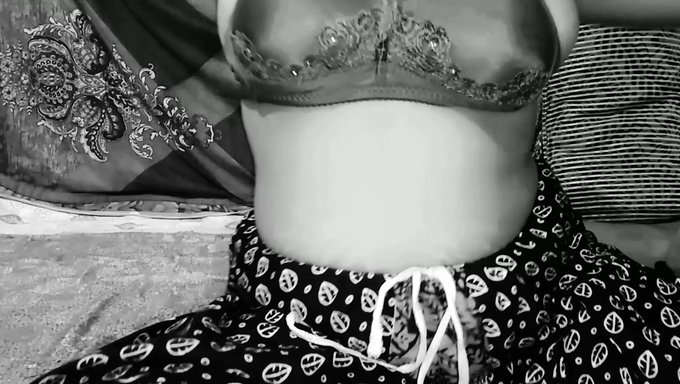 Tam Görüşte Bhabhi'Nin Vücuduna Boşalma