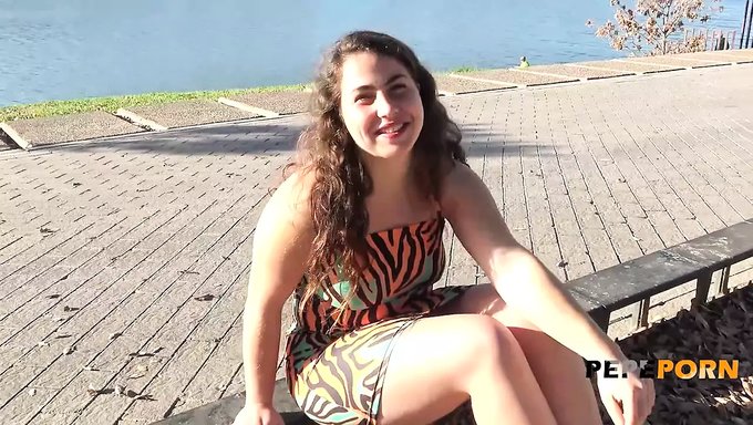 Avrupalı Güzellik, Ilk Üçlüde Iki Yarrağı Kabul Ediyor
