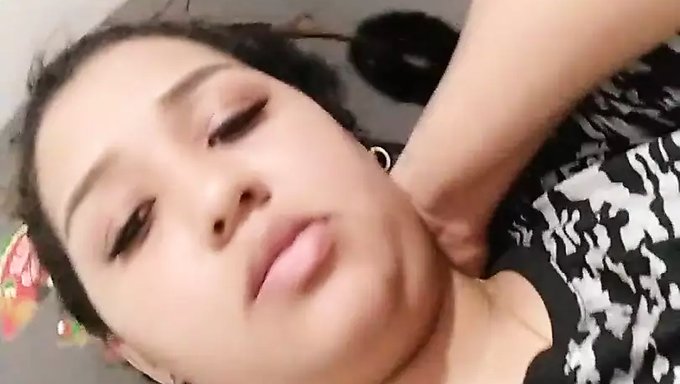 Bu Amatör Videoda Büyük Bir Popo Ve Büyük Bir Yarak Var