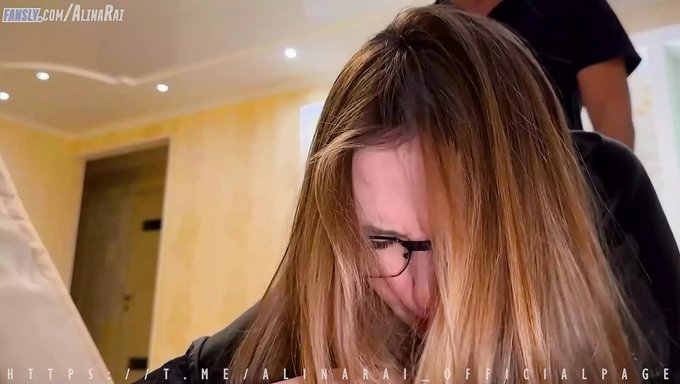 Alina Rai, Sıcak Üvey Aile Pornosunda Başrolde