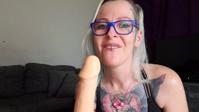 Amatör, Dildo Ile Çift Penetrasyon Ve Kamerada Derin Boğaz