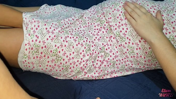 Ilk Üvey Erkek Kardeş Ve Üvey Kız Kardeş Sıcak Bir Karşılaşmada Karşılaşıyorlar