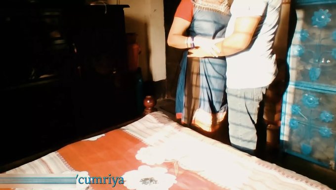 Desi Hizmetçi Kamerada Mastürbasyon Yapıyor Ve Boşalıyor