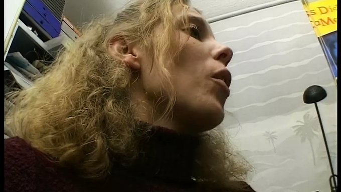 Genç (18+) Işyerinde Götünü Siktiriyor