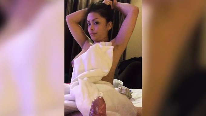 Büyük Doğal Göğüslü Üvey Kız Başka Bir Cowgirl Sürüşünün Ve Oral Seksin Tadını Çıkarıyor