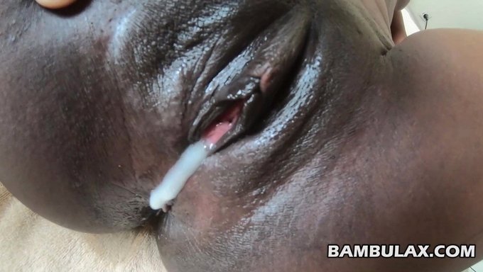Afrikalı Ebony Kız Arkadaşı Creampie Alıyor