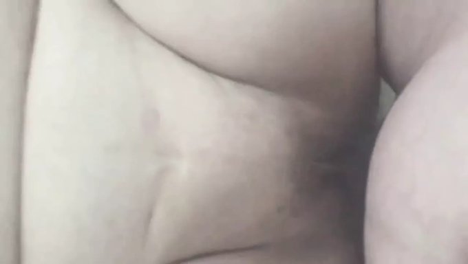 Asyalı Milf Amatör Videoda Yaramaz Oluyor