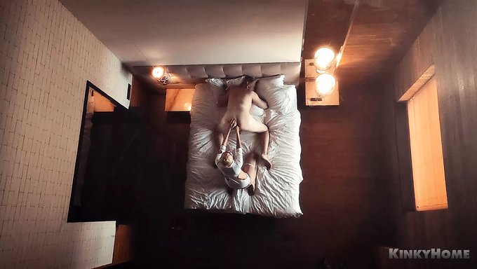 Eşiyle 60fps Ev Yapımı Femdom Fisting Videosu