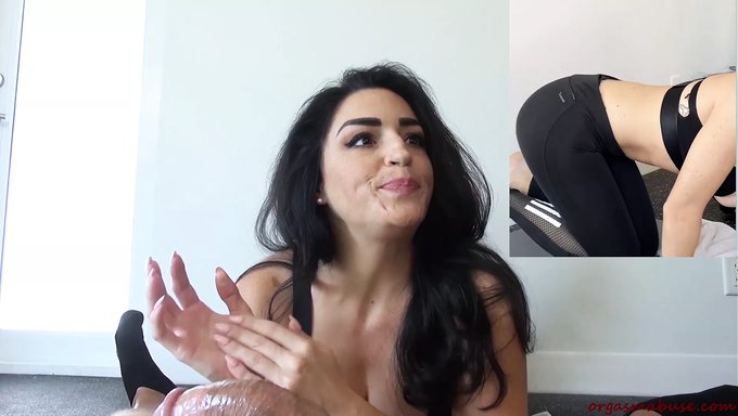 Büyük Doğal Göğüslü Kızla Yoga Sakso Dersi