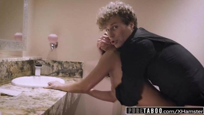 Sergici Karısı Liv Revamped, Creampie Için Yabancıyla Riskli Bir Karşılaşmaya Kendini Kaptırıyor
