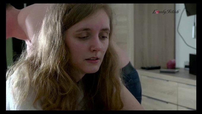 Genç (18+) Poposunu Bir Kürekle Tokatlıyor