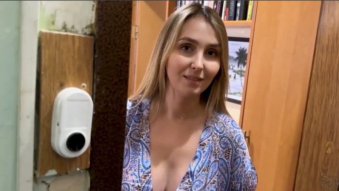Anne Ve Ben: Bir Çiftin Azgın Üvey Annesiyle Sıcak Üçlüsü