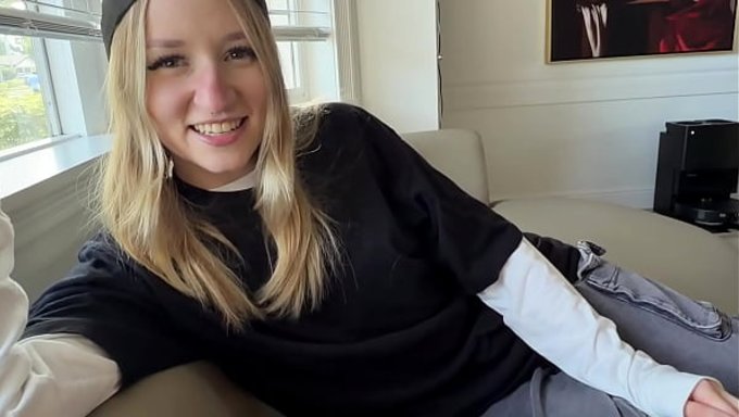 Tomboy En Yakın Arkadaşının Saflığı Üzerine Iddiaya Girildi - Abbie Sykes