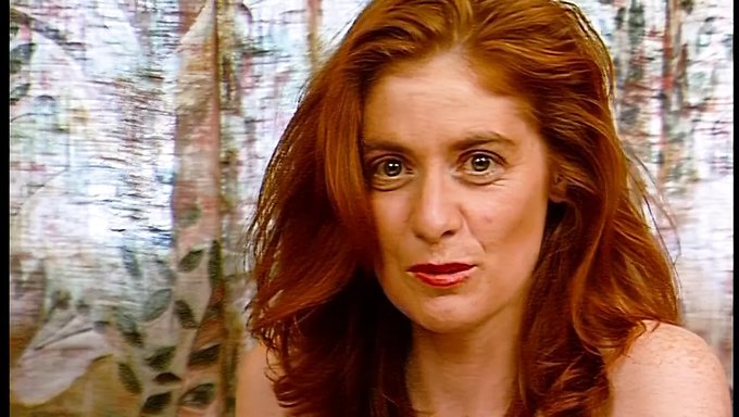 Genç Kız Milf'I Parmaklıyor Ve Yumrukluyor (18+)