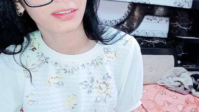 Üvey Kardeş Büyük Üvey Kız Kardeşiyle Tam Seks Videosunda Aldatıyor