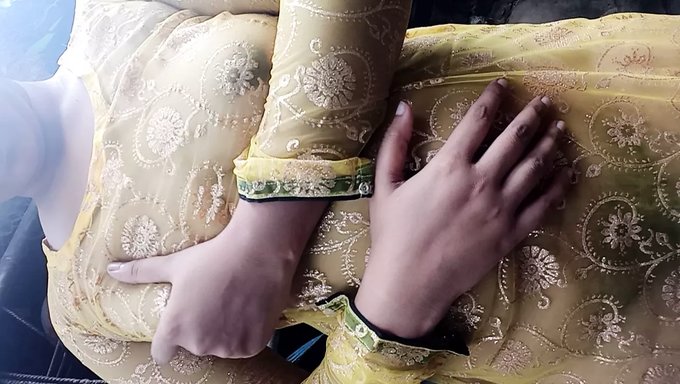 Yaramaz Kız Banyoda Mastürbasyon Yapıyor Ve Idrar Yapıyor