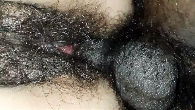 Bu Hintli Milf'In Hindi Sesli Videosunun 1. Bölümüyle Hareket Halindeyken Izleyin