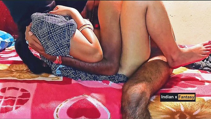Hintli Kızın Erkek Arkadaşı Arkadaşı Onunla Üçlü Yapıyor