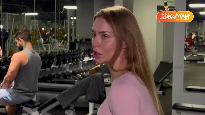 Kız, Külotu Yırtıldığında Spor Salonunda Antrenman Yapıyordu.