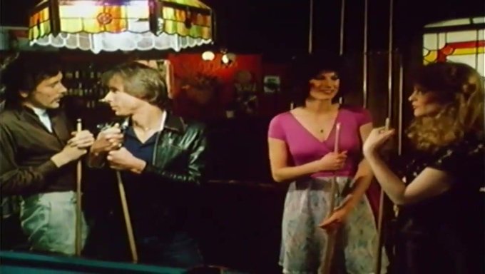 Üniversite Kızları Crystal Dawn Ve Annette Haven En Seksi Mayolarla