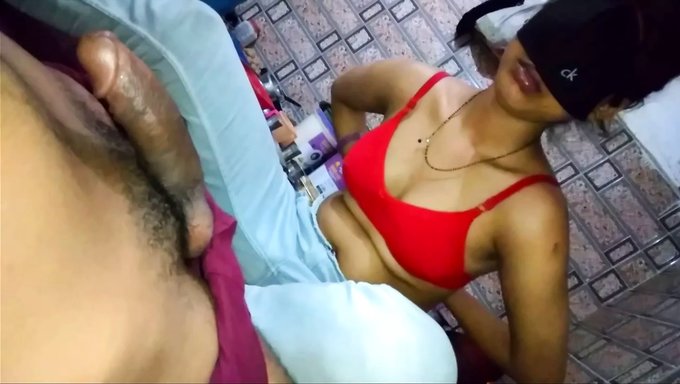Hintli Hizmetçi, Patronunun Üvey Oğluyla Pov Seks Deneyimi Yaşıyor