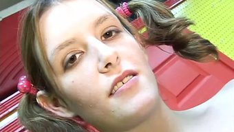 Genç (18+)...