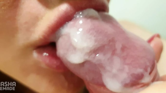 Genç (18+) Ukraynalı Kız Profesyonel Gibi Yarrak Emiyor