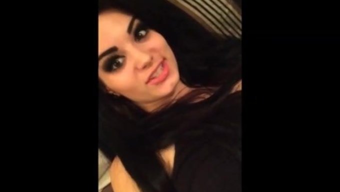 Paige'In Sıcak Amcığı Bu Seks Kasetinde Beceriliyor