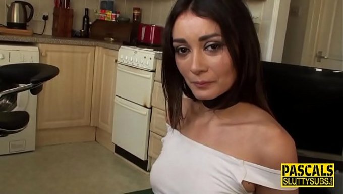 Güzel Kadın Valentina Bianco, Dominant Bir Adam Tarafından Anüsünden Sikerken