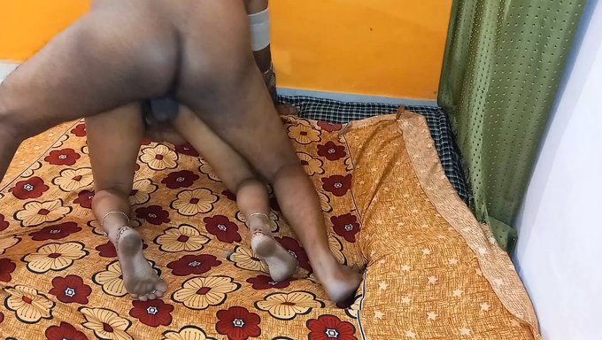 Büyük Göğüsler Ve Büyük Yarak: Bu Hd Videoda Iki Hint Milf'In Birbirlerinin Tadını Çıkarın