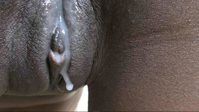 Siyah Bir Kız Arkadaşının Sıkı Götünü Creampie Ile Becermek