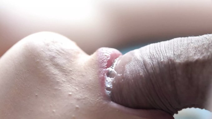 Kardeşçe Aşk: Üvey Kız Kardeşinin Islak Amı Bir Cumshot Alıyor