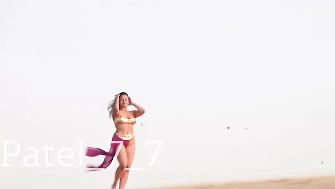 Hint Kızı Kiara Singh'In Ev Yapımı Striptiz Videosu