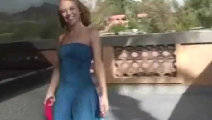 Violet'In Oyuncaklarla Amatör Açık Hava Mastürbasyonu