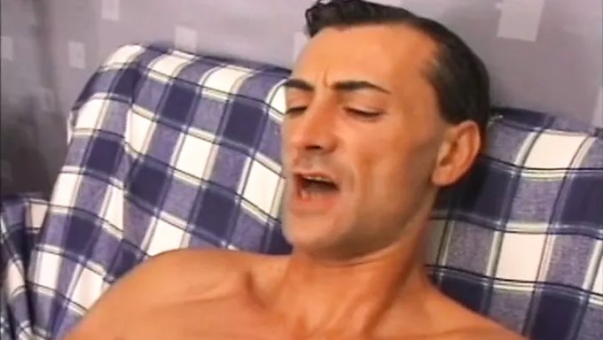 Vintage Milf Videosunda Büyük Doğal Göğüsler Ve Oral Eylem