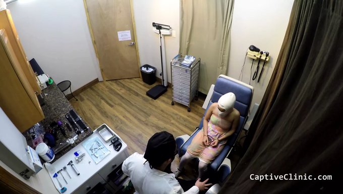 Amerikan Bdsm: Dar Amcık Ve Küçük Göğüsler Amerikan Bdsl Videosunda