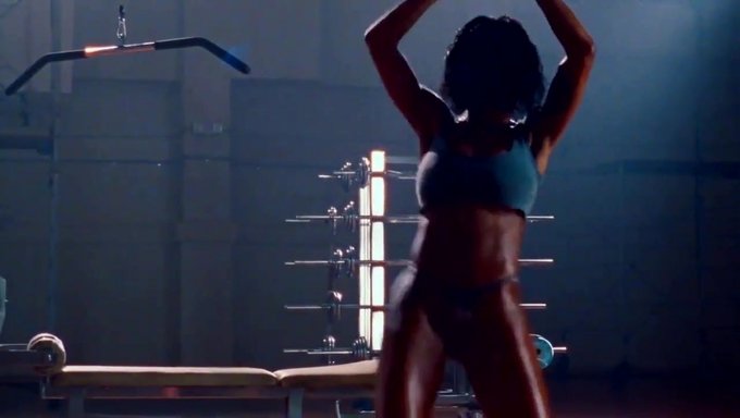 Ameman'In Büyük Zenci Güzeli: Teyana Taylor'In Büyük Doğal Göğüsleri