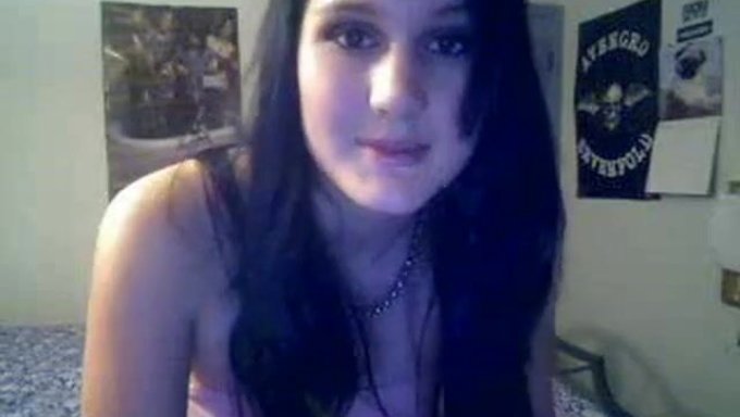 Webcam Bebek Sevgilisi Için Soyunuyor