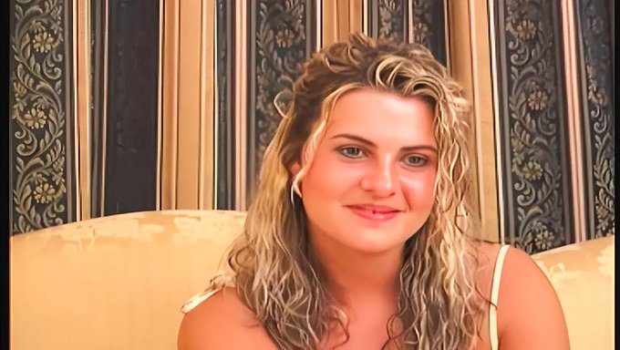 Sıcak Milf'Ler, Bir Sarışın Ve Bir Gençle Vahşi Bir Üçlüde