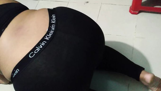 Üvey Kız Kardeşin Büyük Göğüsleri Ve Yoga Becerileri Yoğun Seksle Sonuçlanıyor