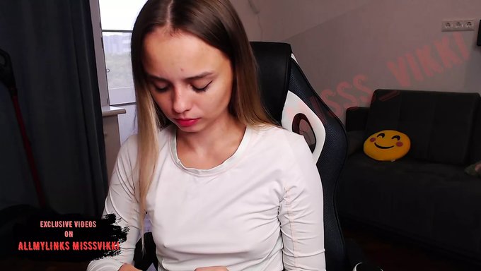 Ilk Kez Genç (18+), Sert Bir Videoda Poposunu Genişletiyor